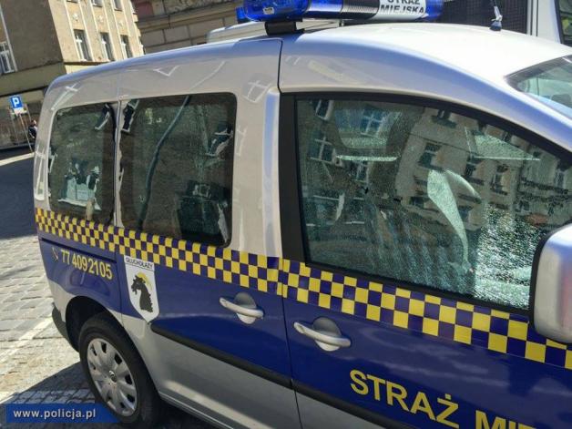 Opole: Ostrzelał wóz straży miejskiej. Grozi mu 5 lat więzienia